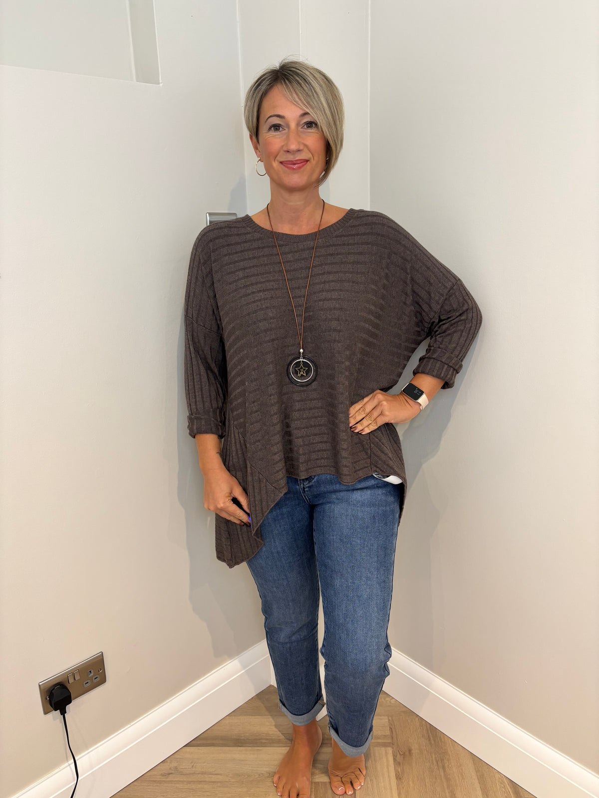 Longline Ribbed Top with Necklace in Brown