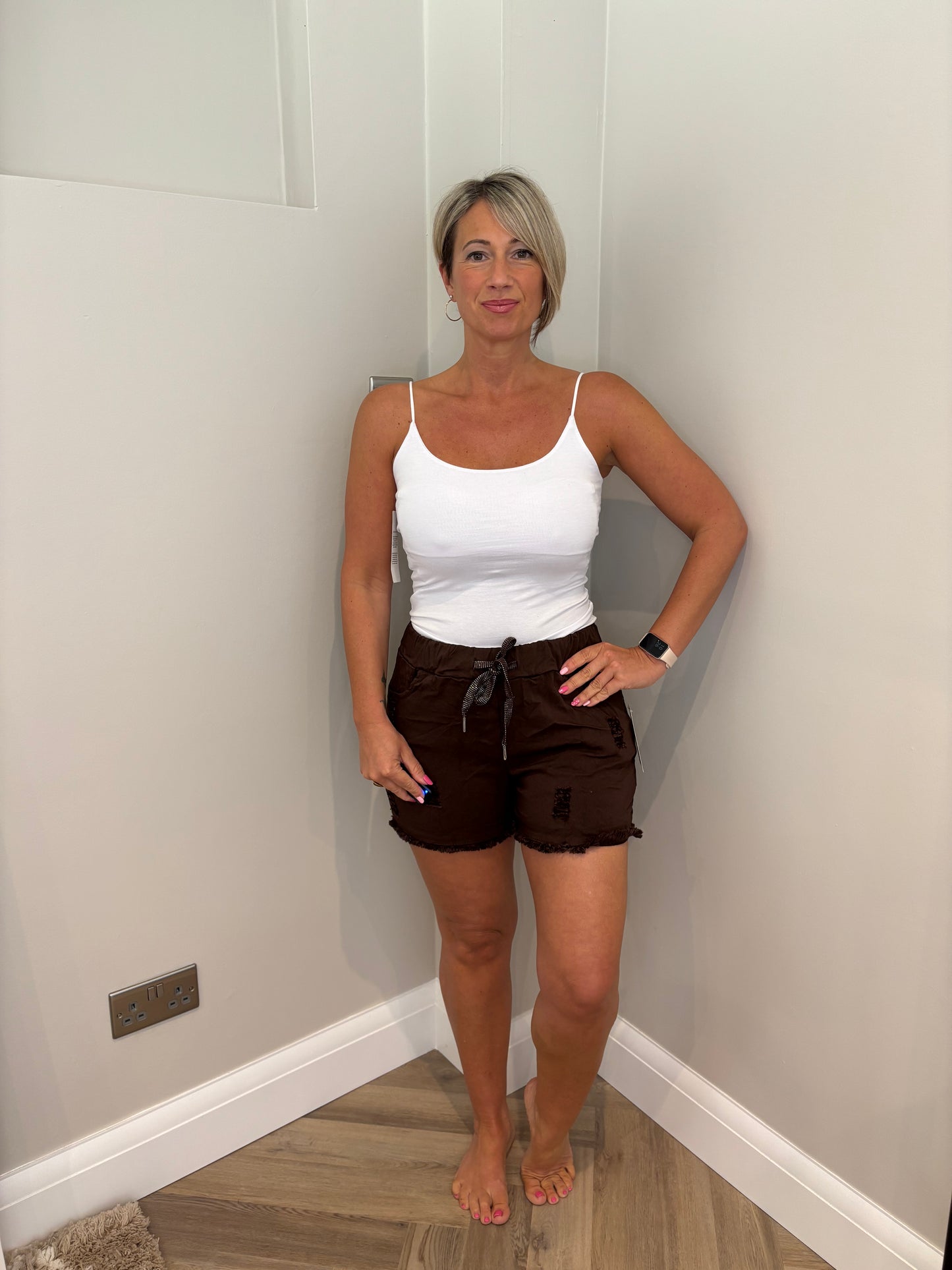 Fray Pocket Shorts in Brown