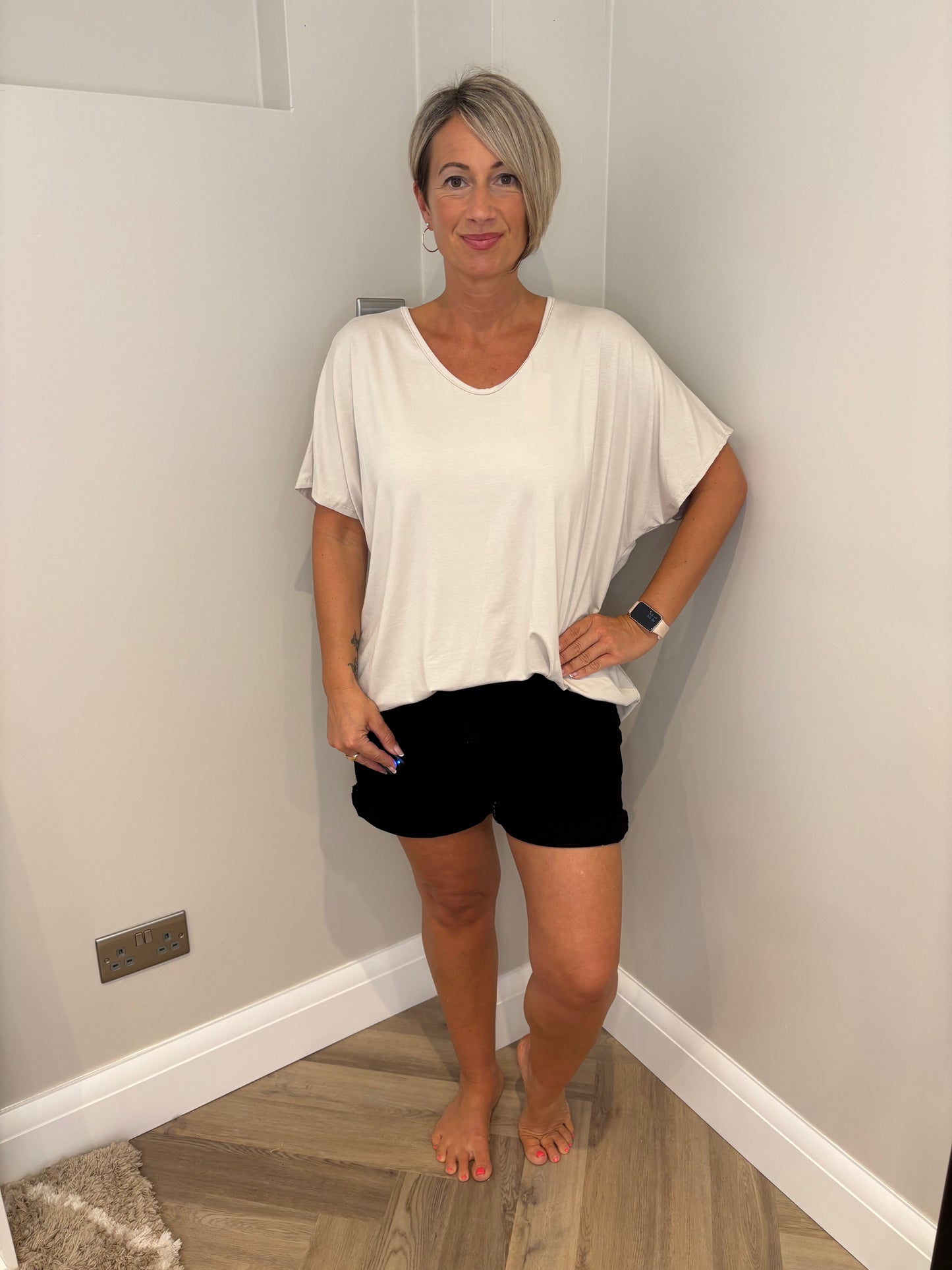 Basic Casual Tee in Beige