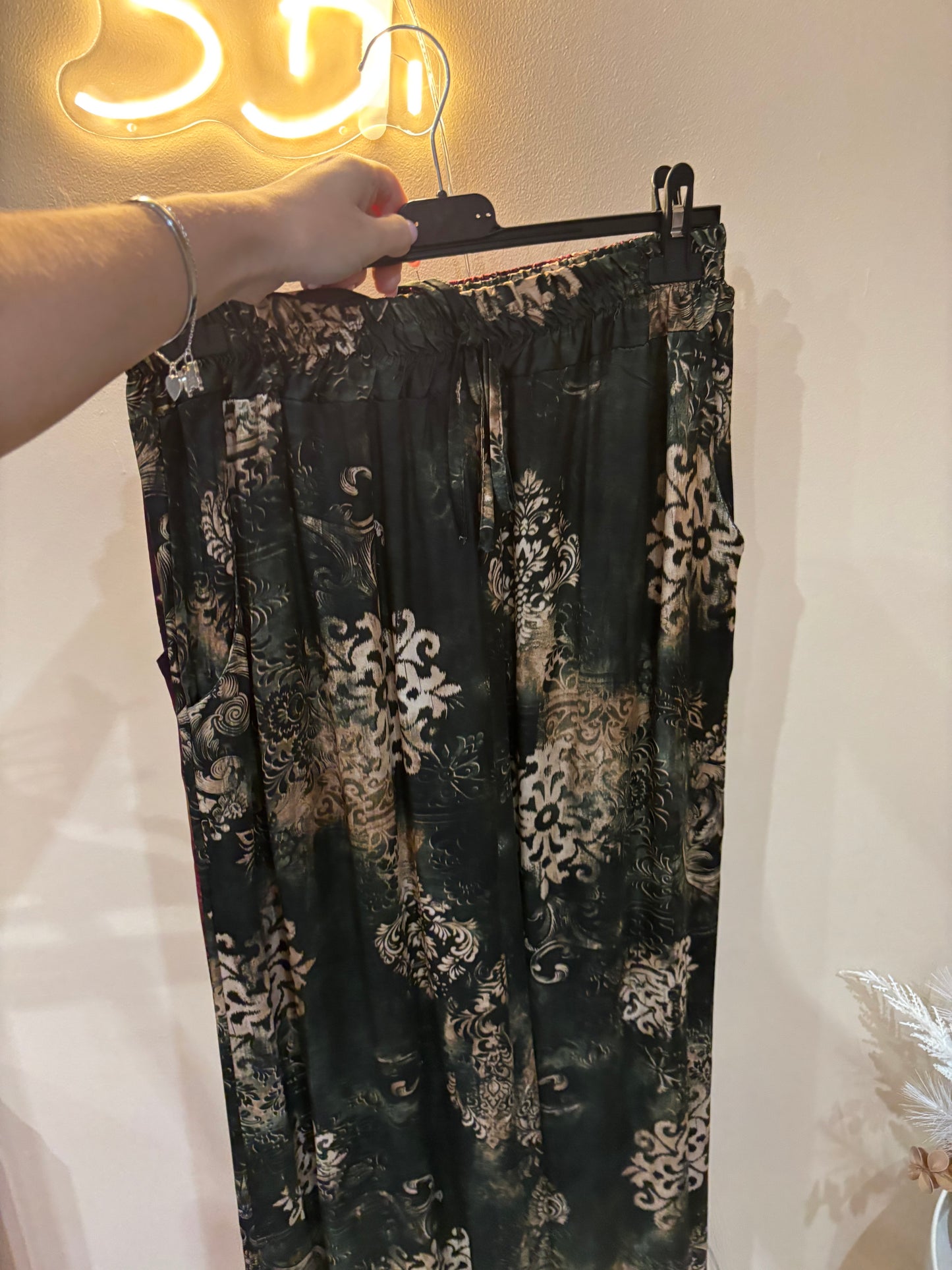 Wide Leg Pattern Trousers in Khaki