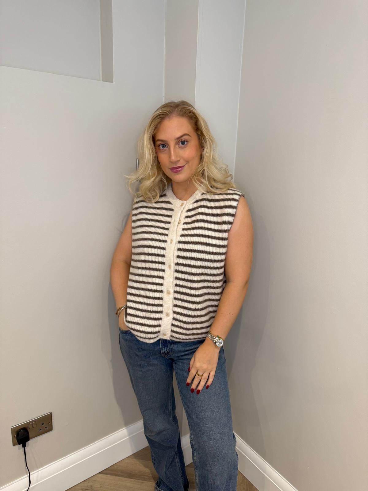 Sleeveless Striped Knit Jumper in Brown