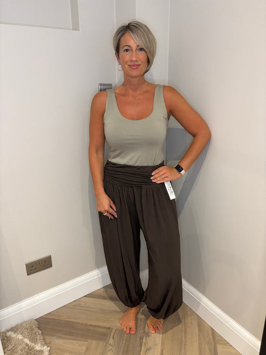 Cotton Harlem Trousers in Brown