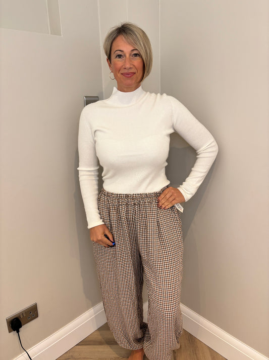 Gingham Cuffed Trousers in Brown